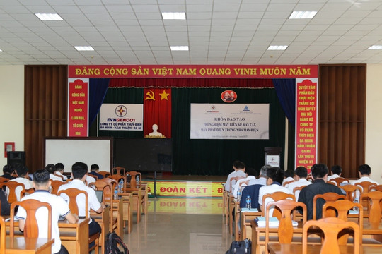 Tổng công ty Phát điện 1 tổ chức khóa đào tạo thí nghiệm máy biến áp, máy cắt, máy phát điện trong nhà máy điện