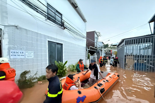 Di dời 40 hộ dân ở phường Lâm Viên - Đà Lạt bị ngập do mưa lớn kéo dài