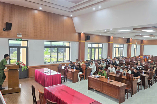 Gần 40 người từng sử dụng chất ma túy được tuyên truyền, phổ biến pháp luật