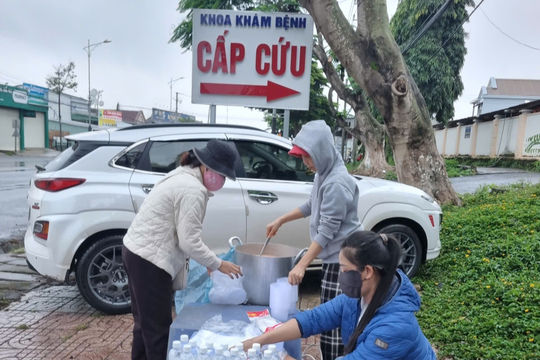 Bát cháo “0 đồng” ấm lòng người bệnh
