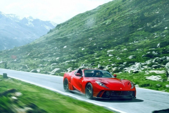 Chiếc Ferrari 812 GTS mui trần thứ hai xuất hiện tại Việt Nam