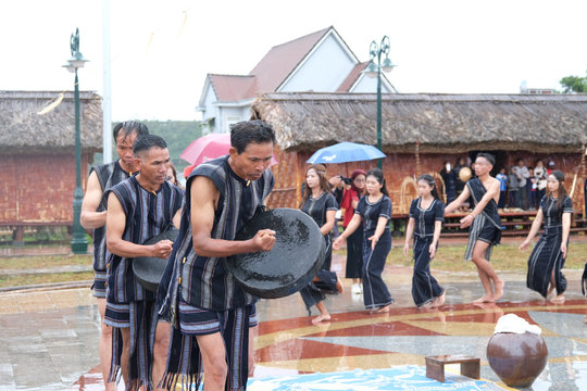 Bảo tồn văn hóa truyền thống gắn với phát triển du lịch cộng đồng