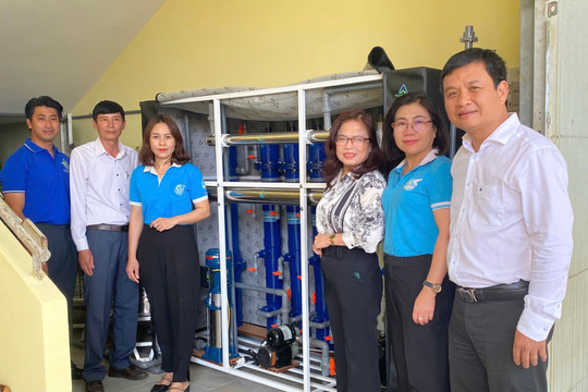 Tặng công trình lọc nước cho điểm trường vùng đồng bào dân tộc thiểu số khó khăn