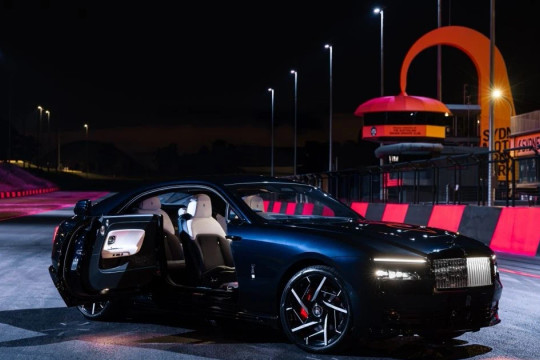 Rolls-Royce Black Badge Spectre – Tuyên ngôn táo bạo cho kỷ nguyên xe điện