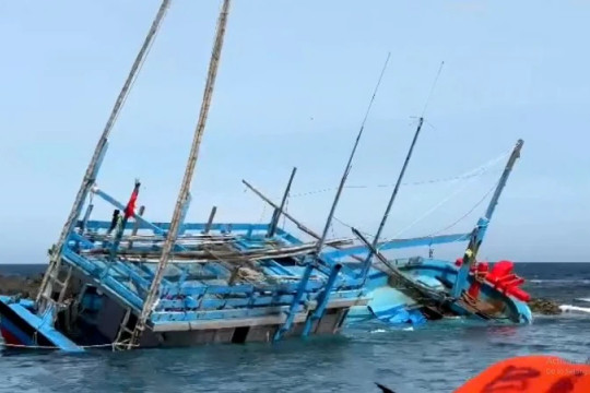 Kịp thời cứu hộ tàu cá và ngư dân gặp nạn trên biển Đắk Lắk