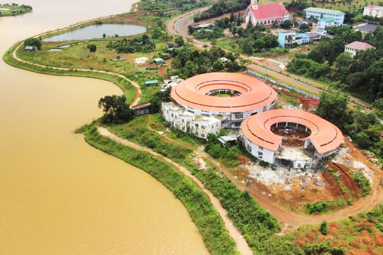 Nhiều dự án lớn có nguy cơ trễ hẹn vì thiếu vốn