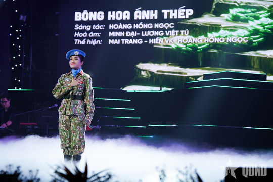 “Bông hoa ánh thép” Hoàng Hồng Ngọc