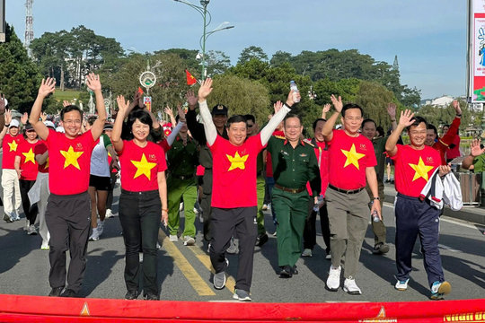 Lâm Đồng hưởng ứng chương trình đi bộ Cùng Việt Nam tiến bước