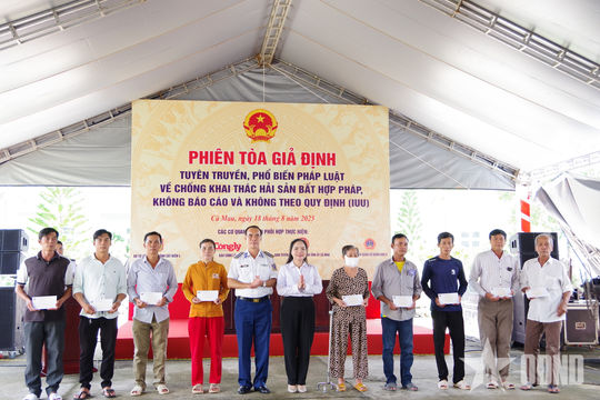 Bộ tư lệnh Vùng Cảnh sát biển 4 đổi mới tuyên truyền pháp luật về chống khai thác IUU