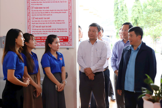 Bí thư Tỉnh ủy Lâm Đồng Y Thanh Hà Niê Kđăm làm việc với xã Đam Rông 3