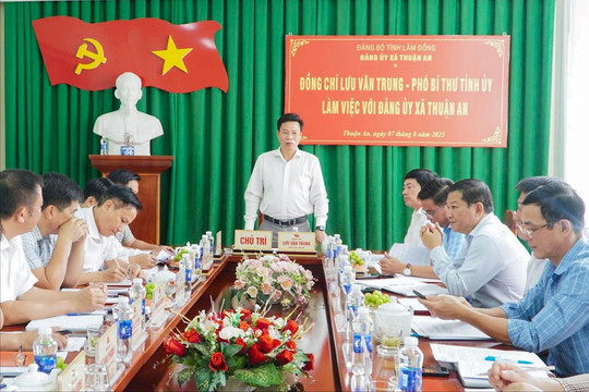 Sắp xếp lại cán bộ để nâng cao hiệu quả chính quyền cơ sở