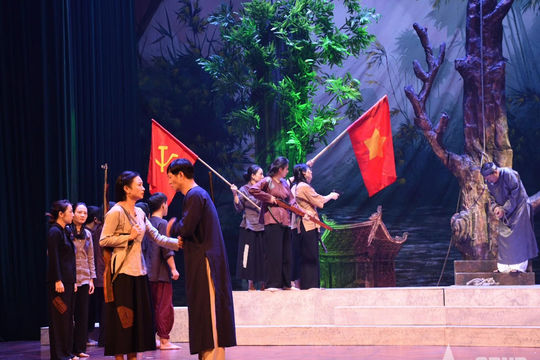 “Sấm dậy đồng chiêm” - lời nhắc nhớ về giá trị của độc lập, tự do