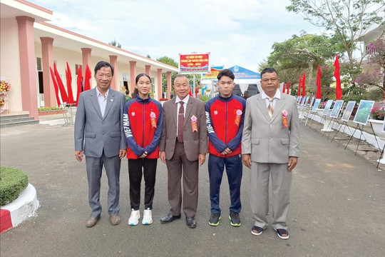 Hai vận động viên cử tạ giàu thành tích