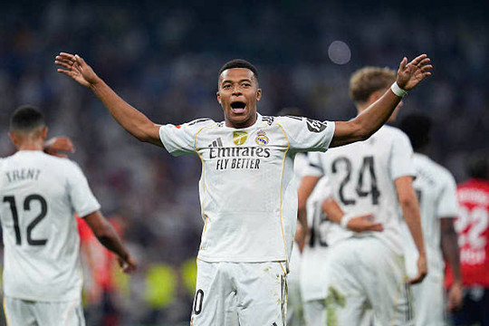 Bay trên đôi cánh Mbappe