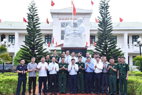Thường trực Tỉnh ủy Lâm Đồng thăm, tặng quà Đồn Biên phòng Cửa khẩu Bu P’răng