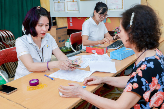 Không đóng BHXH, cán bộ xã nghỉ tinh giản được trợ cấp gì?