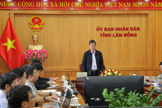 Phó Chủ tịch UBND tỉnh Nguyễn Hồng Hải nghe báo cáo quy hoạch giao thông đô thị Đà Lạt
