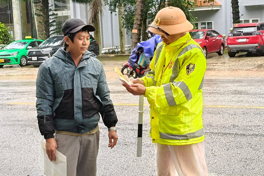 Lâm Đồng: Tổng kiểm soát phương tiện kinh doanh vận tải, siết chặt an toàn giao thông