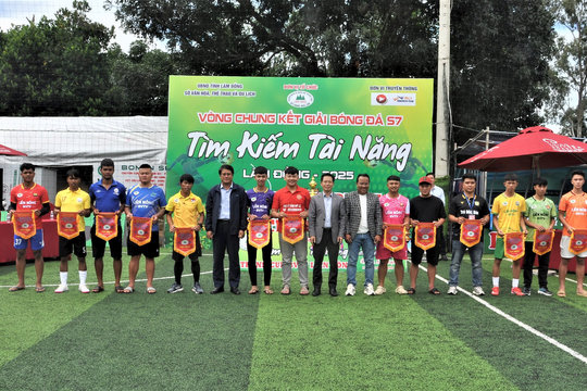 12 đội bóng tranh tài tại vòng chung kết giải Bóng đá 7 người “Tìm kiếm tài năng Lâm Đồng” lần 1- 2025