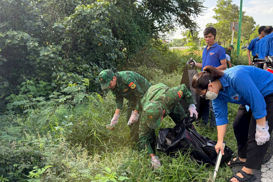 Ngày thứ bảy vì môi trường sáng, xanh, sạch, đẹp ở phường Phú Thủy