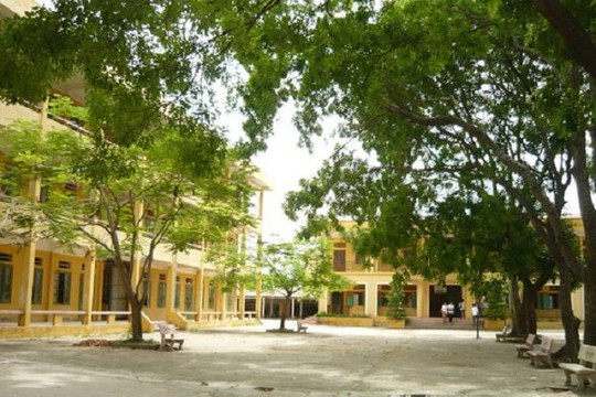 Nắng sân trường