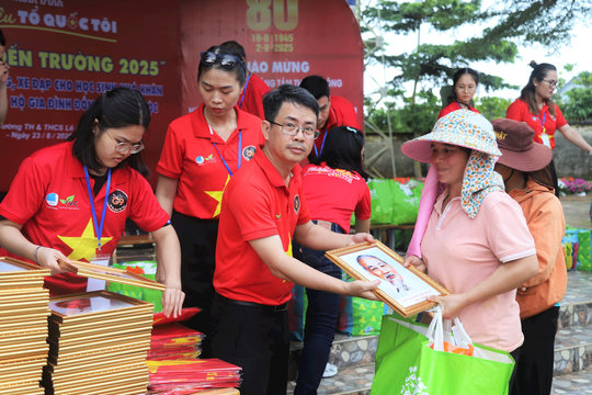 Lan tỏa yêu thương qua Chương trình “Tôi yêu Tổ quốc tôi” tại Phường 2 Bảo Lộc