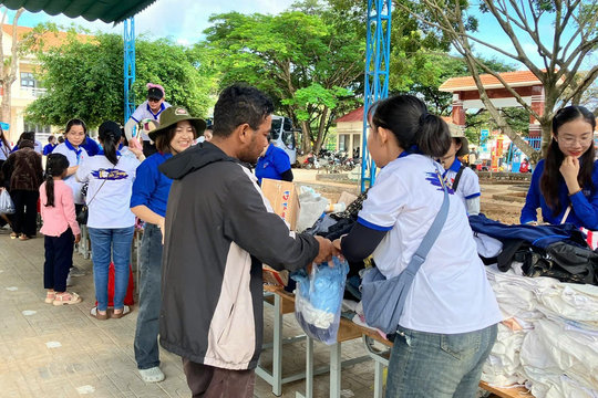Ngày hội "Áo trắng đến trường" lần thứ 10 mang niềm vui tới trẻ em vùng cao Lâm Đồng