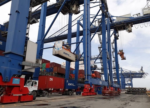 Cục Hải quan giải đáp về xác định nhiên liệu trên phương tiện tạm nhập tái xuất (Công văn 20607)