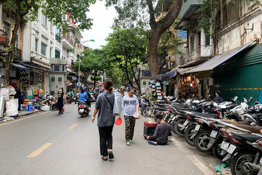 Đề nghị các địa phương có kế hoạch tuyên truyền, vận động để lấy lại đường cho người đi bộ