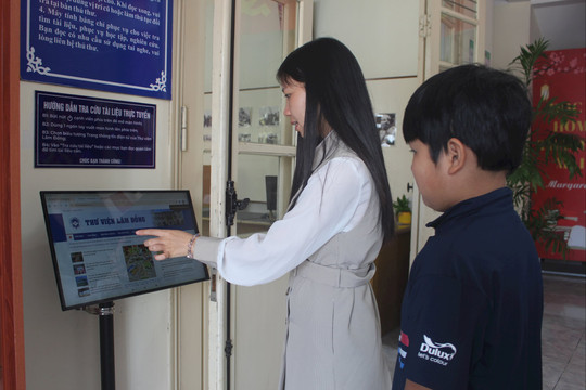 Thư viện Lâm Đồng ứng dụng máy tìm tin, đọc tài liệu số thông minh