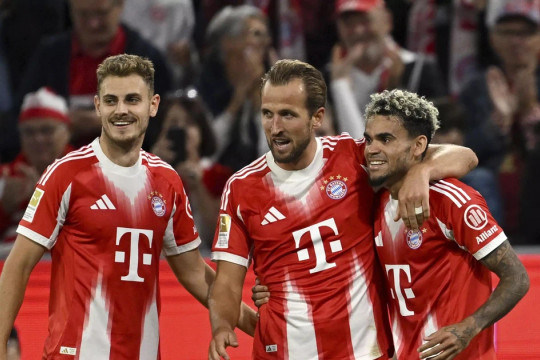 Bundesliga: Bayern Munich giành chiến thắng "hủy diệt" ở ngày ra quân