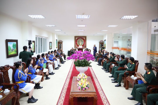 Bộ CHQS tỉnh Lâm Đồng tiếp Đoàn Nghệ thuật Quân đội Hoàng gia Campuchia