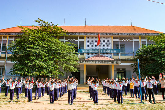 Rút ngắn khoảng cách vùng - miền