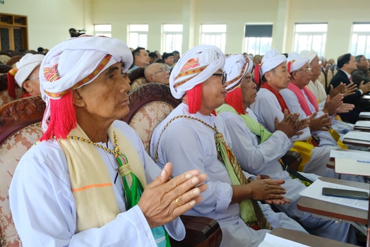 Lâm Đồng gặp mặt chức sắc tôn giáo tiêu biểu