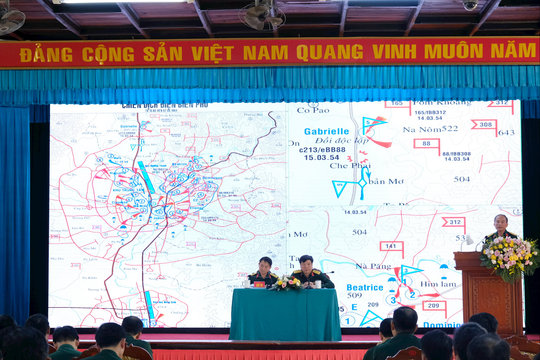 Vận dụng đường lối quân sự, chính trị trong Cách mạng tháng Tám vào công tác đào tạo và nghiên cứu khoa học
