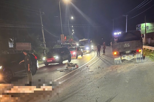 Va chạm giữa xe máy và xe ben trên Quốc lộ 55 khiến 1 người tử vong