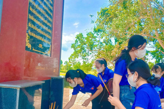 Giáo dục truyền thống cách mạng từ di tích lịch sử