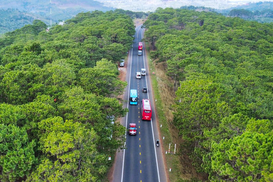 Mối lo tai nạn giao thông do xe khách vượt ẩu