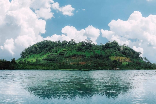 Độc đáo núi lửa Thuận An