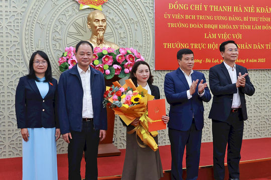 Bà Trần Thị Mỹ Linh giữ chức Phó Chánh Văn phòng Đoàn ĐBQH và HĐND tỉnh Lâm Đồng