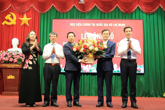 Phó Giáo sư, Tiến sĩ Nguyễn Tấn Vinh giữ chức vụ Giám đốc Học viện Chính trị khu vực II