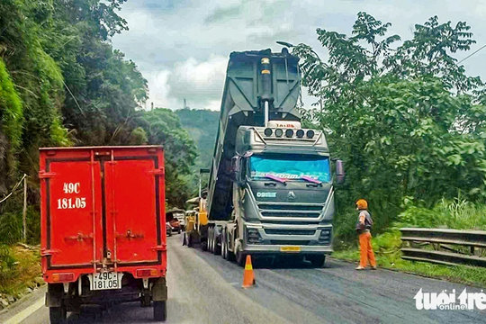 Tạm dừng sửa đường đèo Bảo Lộc do thời tiết xấu