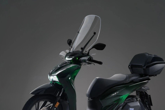 Dịp Quốc khánh mua 01 Honda SH được tặng kèm xe máy điện trị giá gần 15 triệu đồng