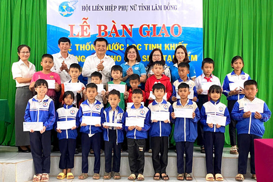 Chăm lo cho học sinh khó khăn trước thềm năm học mới