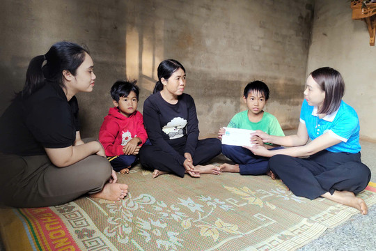 Mẹ đỡ đầu - vòng tay nhân ái cho trẻ mồ côi