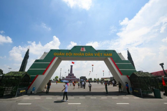 Hành trình 80 năm vẻ vang của Quân đội nhân dân Việt Nam qua Triển lãm thành tựu đất nước