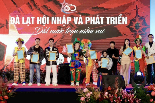 Chú hề thiện nguyện đem niềm vui đến cho trẻ em