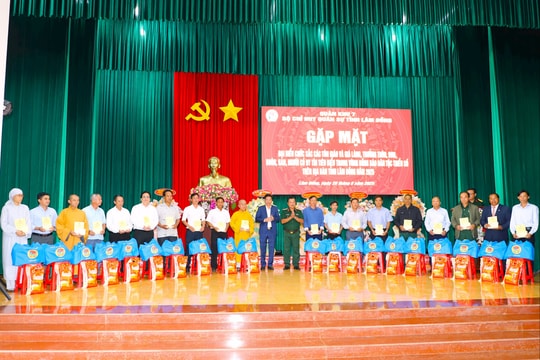 Lâm Đồng gặp mặt chức sắc tôn giáo, già làng, trưởng thôn, người có uy tín tiêu biểu