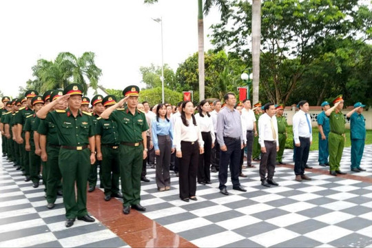 Lãnh đạo phường La Gi viếng các anh hùng, liệt sĩ nhân kỷ niệm 80 năm Quốc khánh 2/9