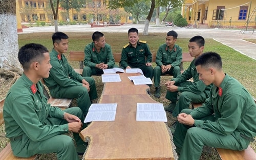 Chế độ nghỉ phép đối với hạ sĩ quan, binh sĩ phục vụ tại ngũ